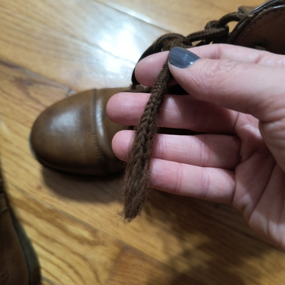 SO brand Doc Martin style, knit ankle boots, size 8 women's, shiny brown - Picture 7 of 7